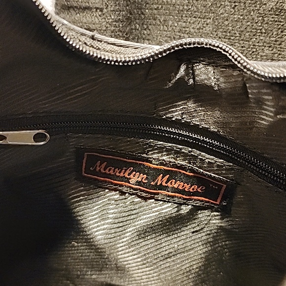 Marilyn Monroe Short Shoulder Purse - Picture 4 of 11